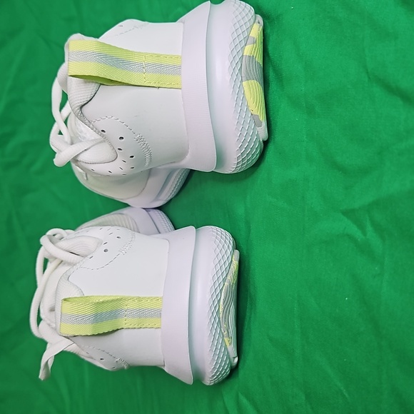 Under Armour W Charged Assert 10 Sneakers - Picture 4 of 7